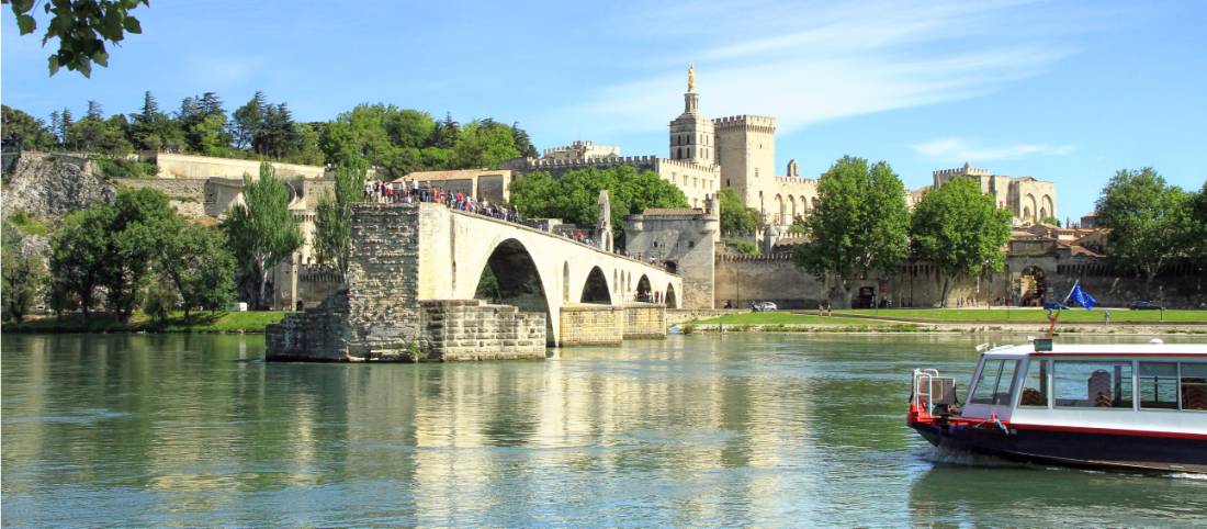 Discover beautiful Avignon in Provence