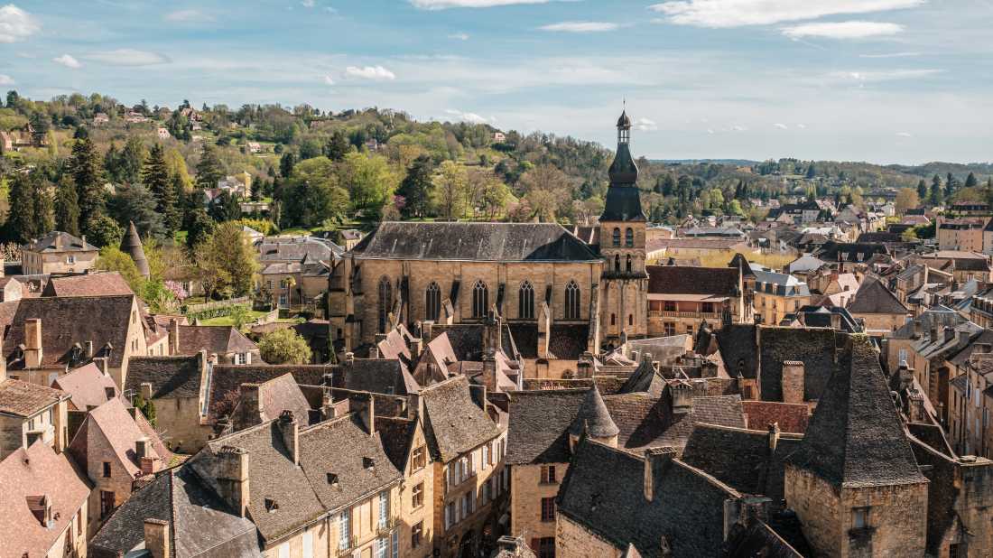 Explore Sarlat-la-Caneda, a beautiful town in the Dordogne