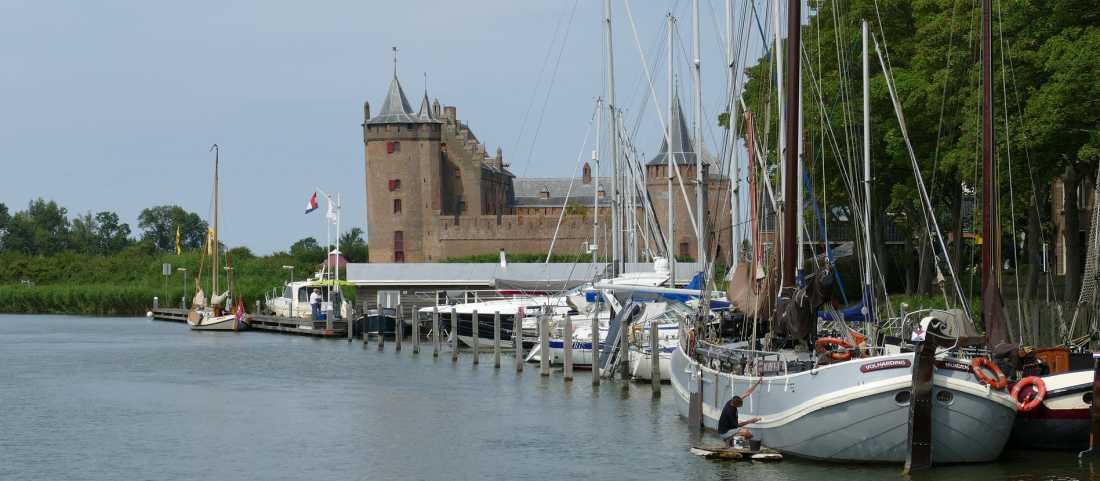 The Muiderslot moated castle makes for a great break on your cycling days in the Netherlands
