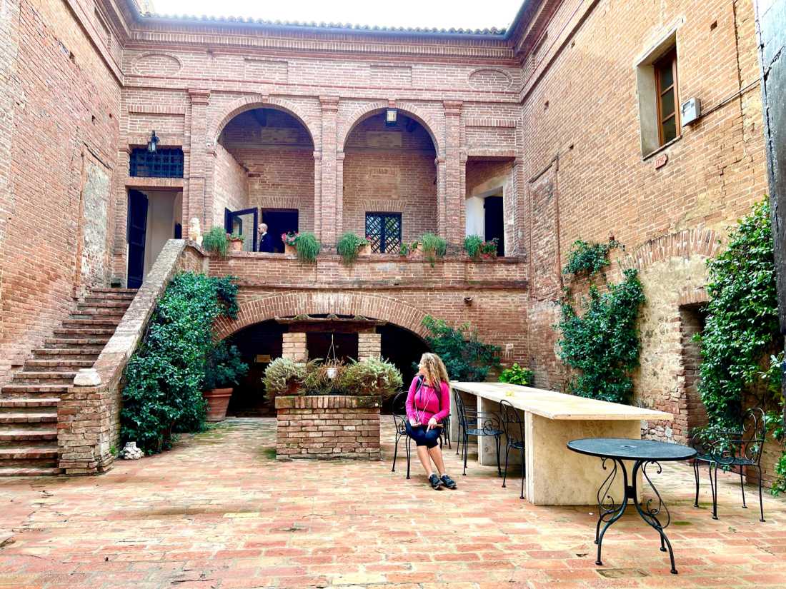 Admiring beautiful architecture in Italy |  Sue Badyari
