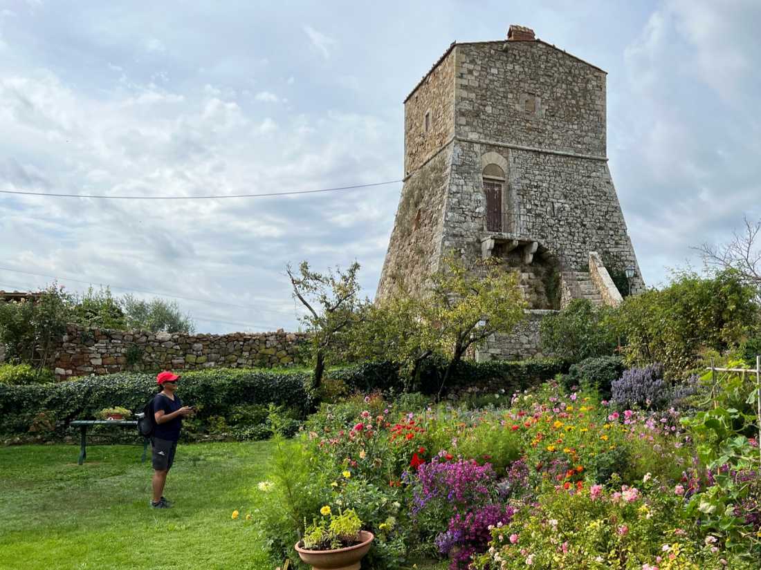 A colourful garden on the Via Francigena |  Sue Badyari