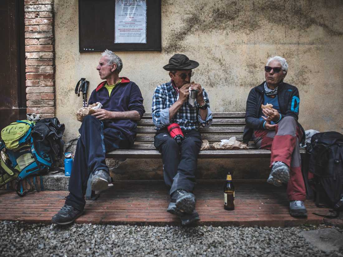 Pilgrims eating lunch on the Via Francigena |  Tim Charody