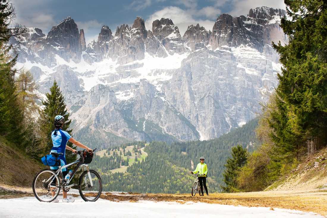 Enjoy biking in the Dolomites